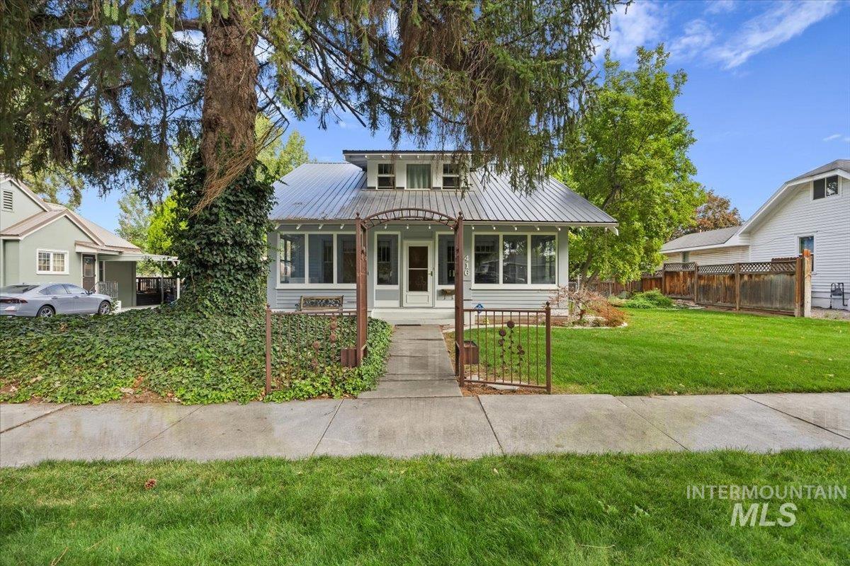 416 E Ave A Property Photo 1