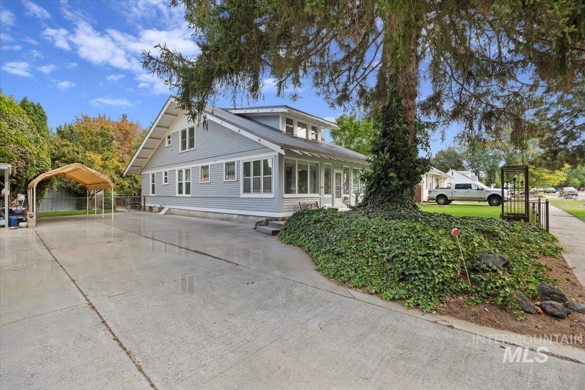 416 E Ave A Property Photo 3