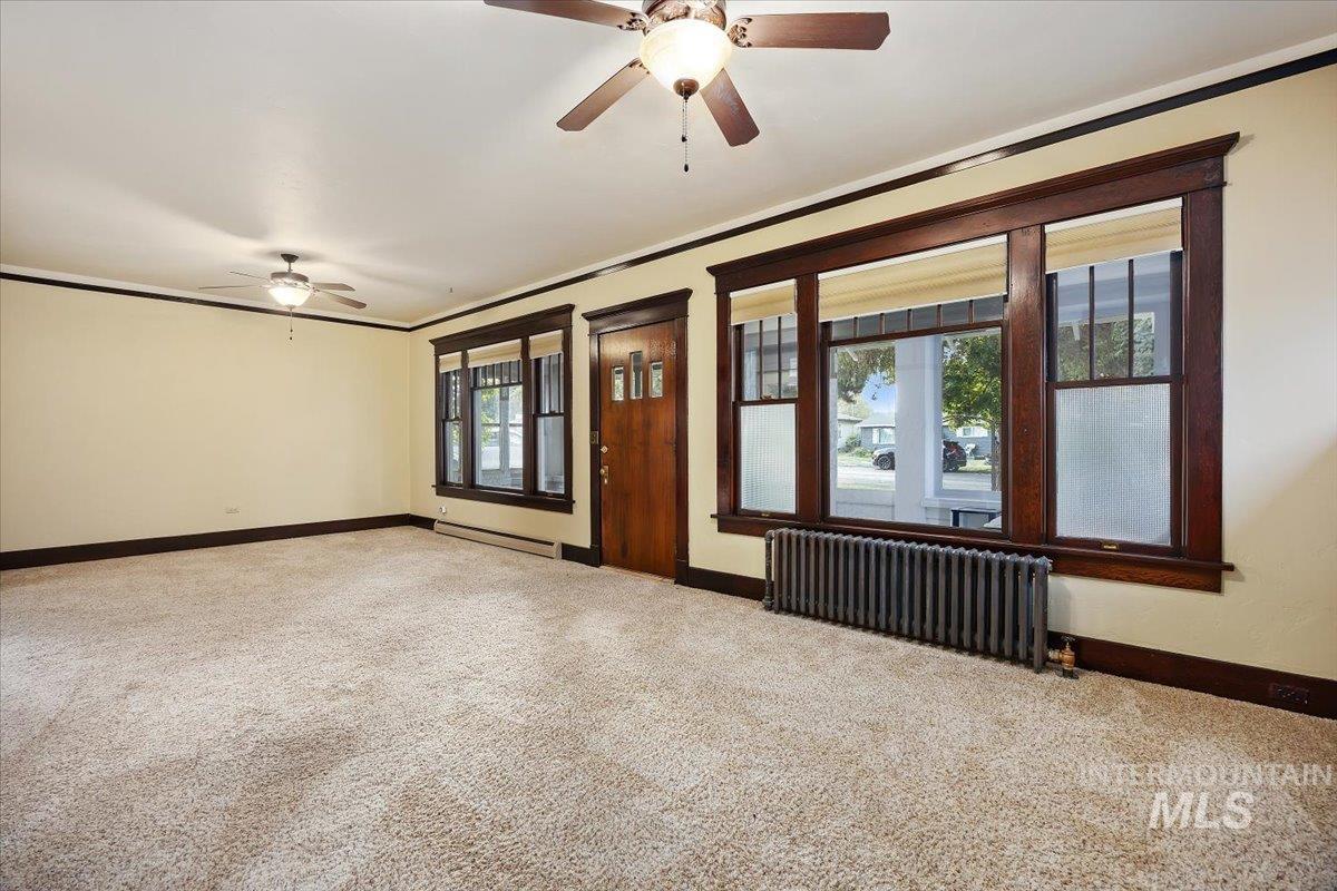 416 E Ave A Property Photo 8