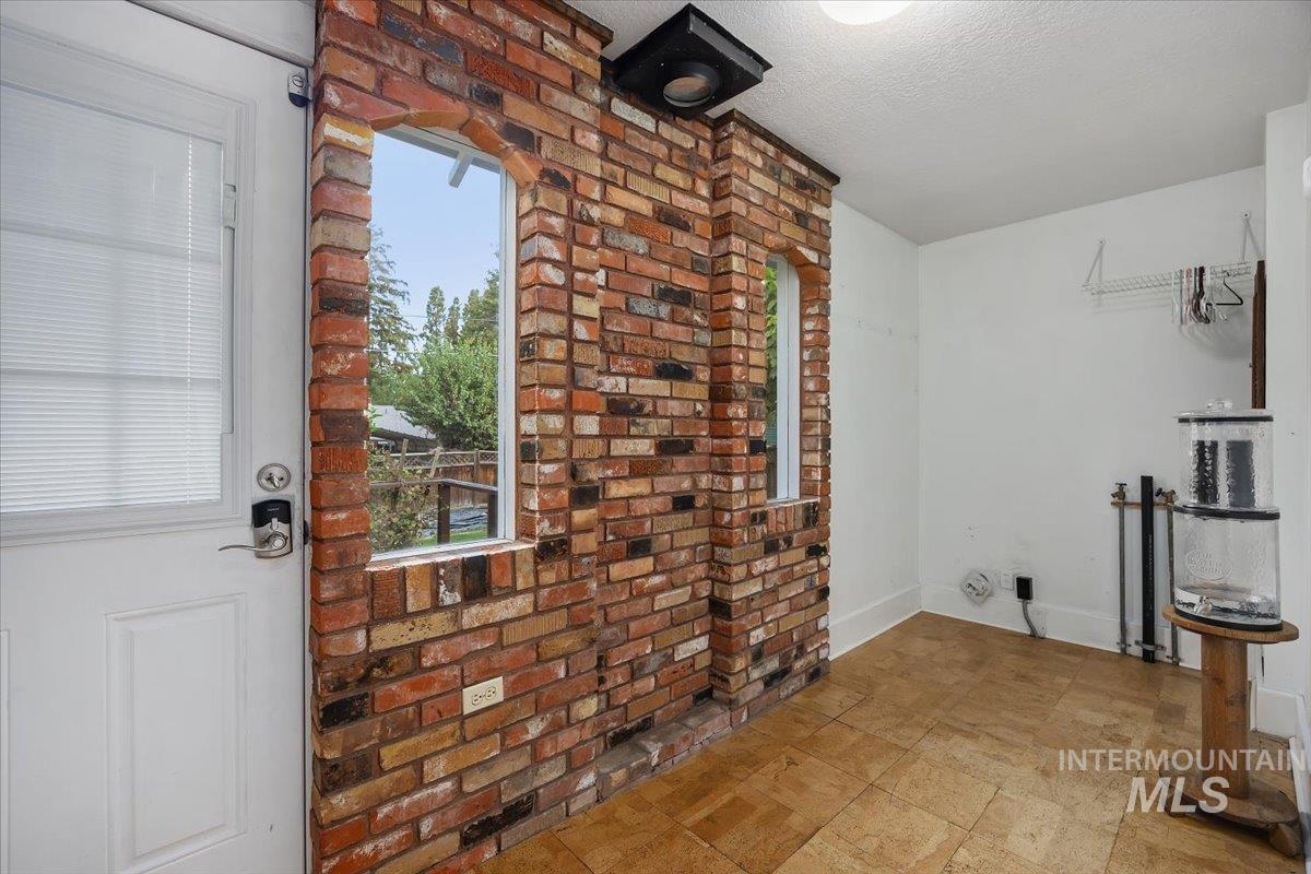 416 E Ave A Property Photo 18