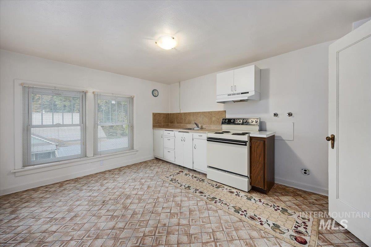 416 E Ave A Property Photo 30