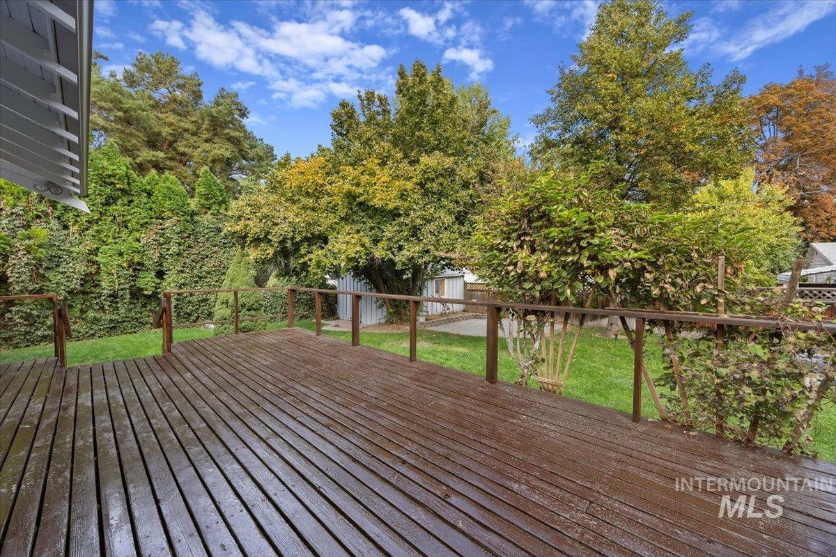 416 E Ave A Property Photo 34
