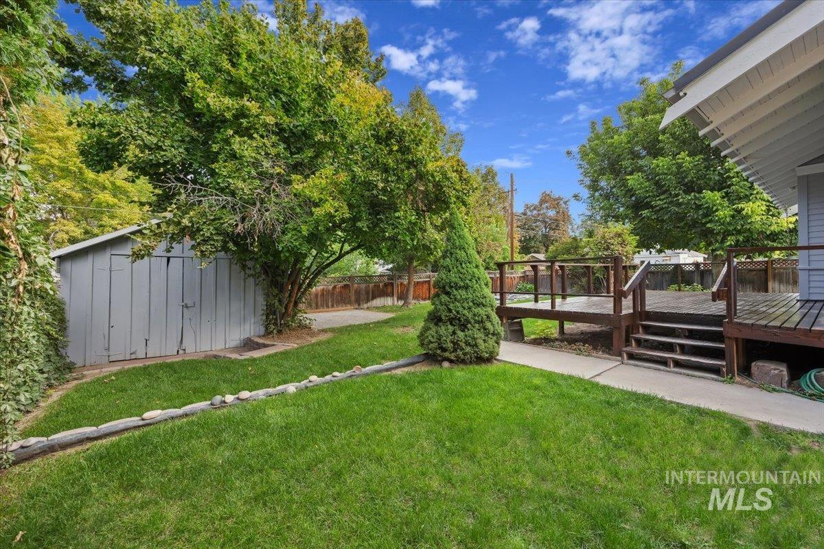 416 E Ave A Property Photo 35