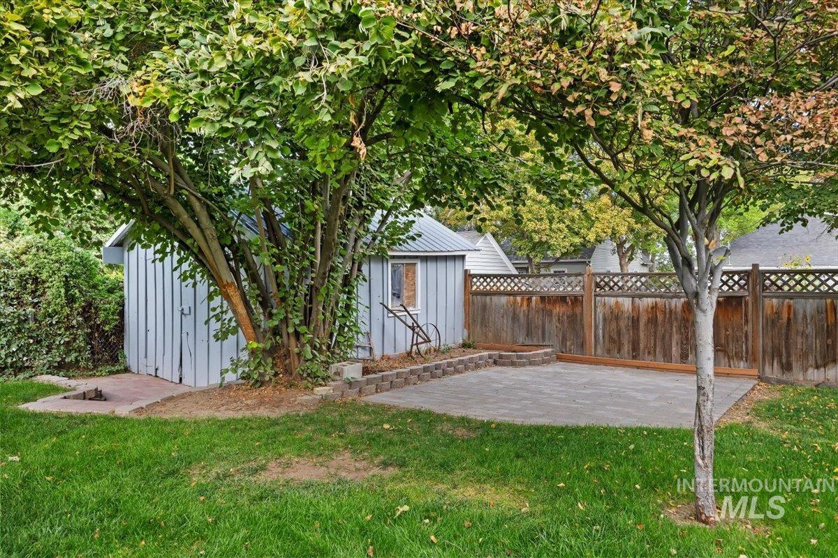 416 E Ave A Property Photo 37