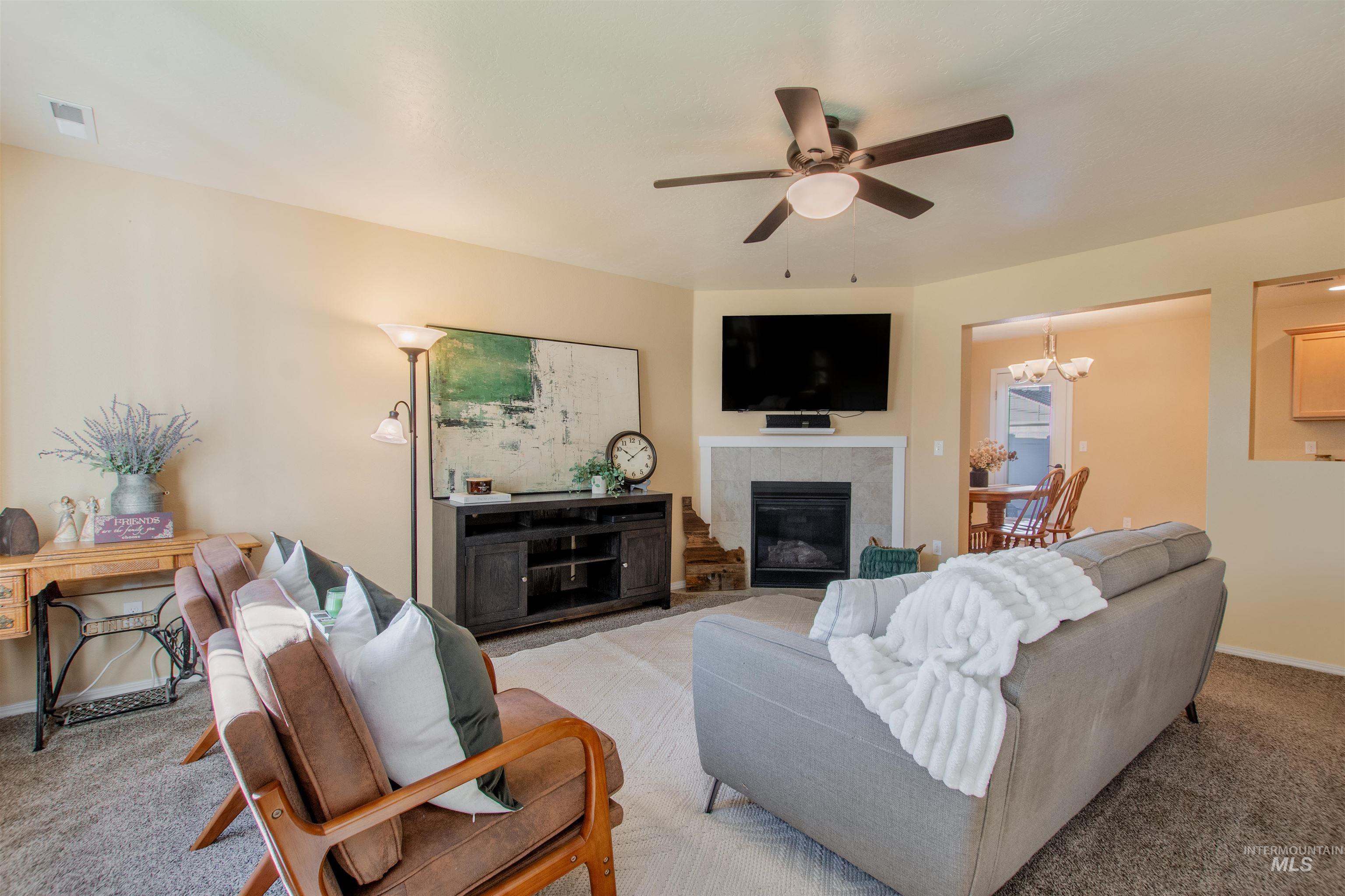 4253 S Overhill Way Property Photo 3
