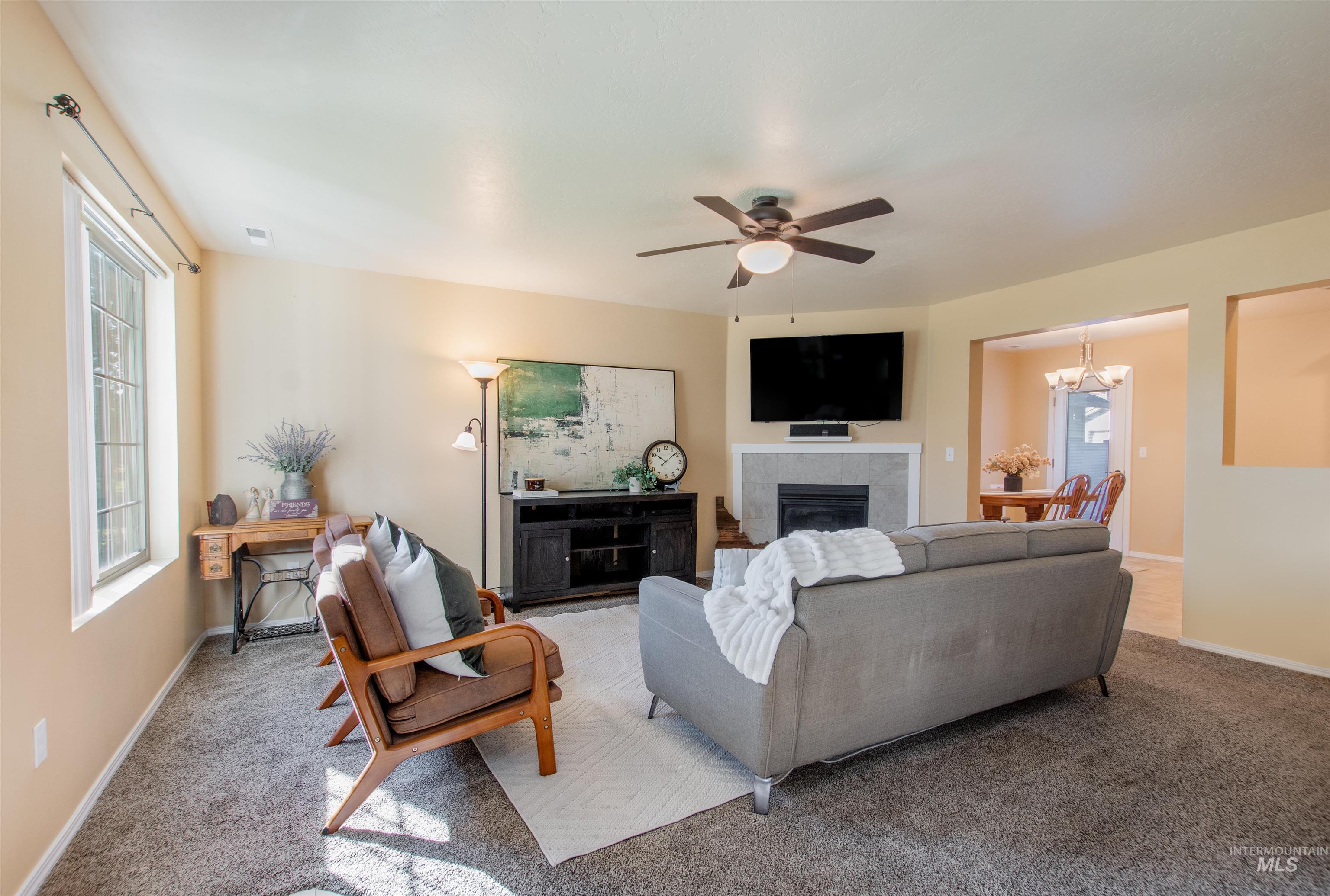 4253 S Overhill Way Property Photo 4