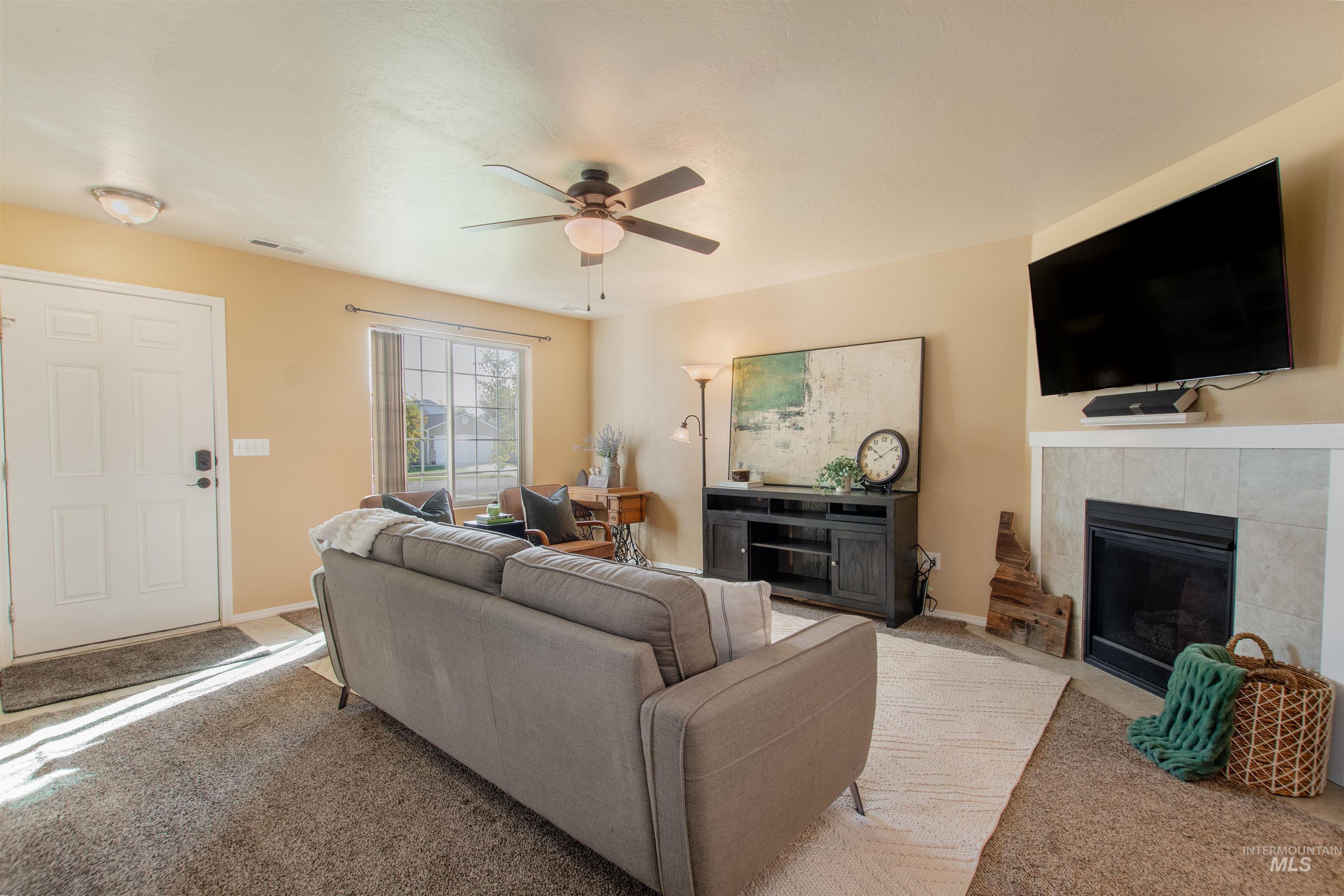 4253 S Overhill Way Property Photo 6