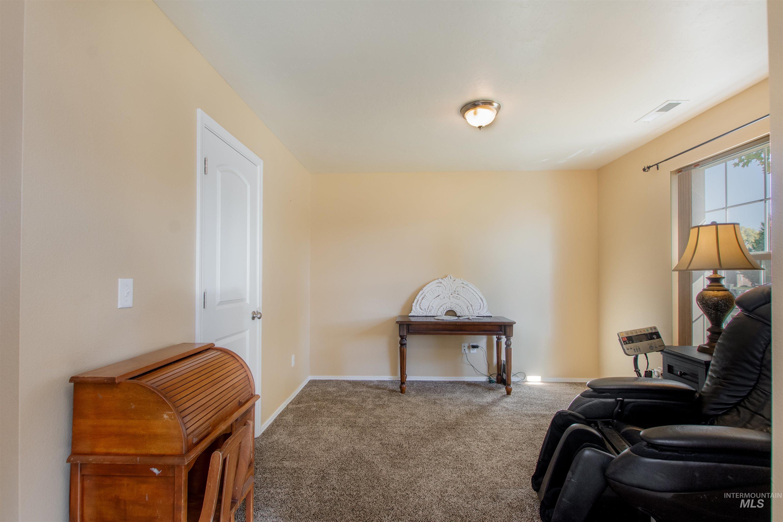 4253 S Overhill Way Property Photo 9