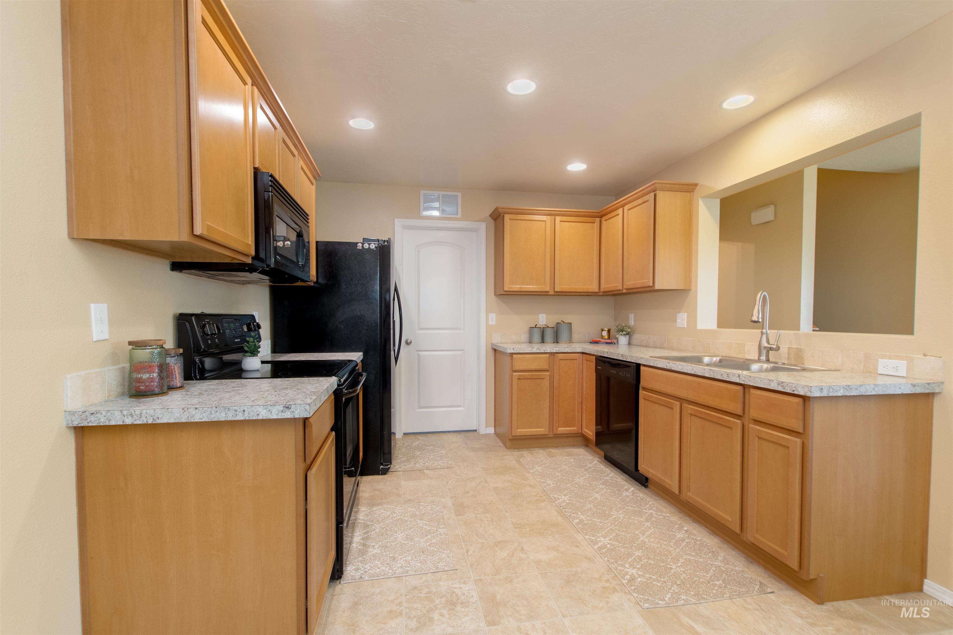 4253 S Overhill Way Property Photo 10