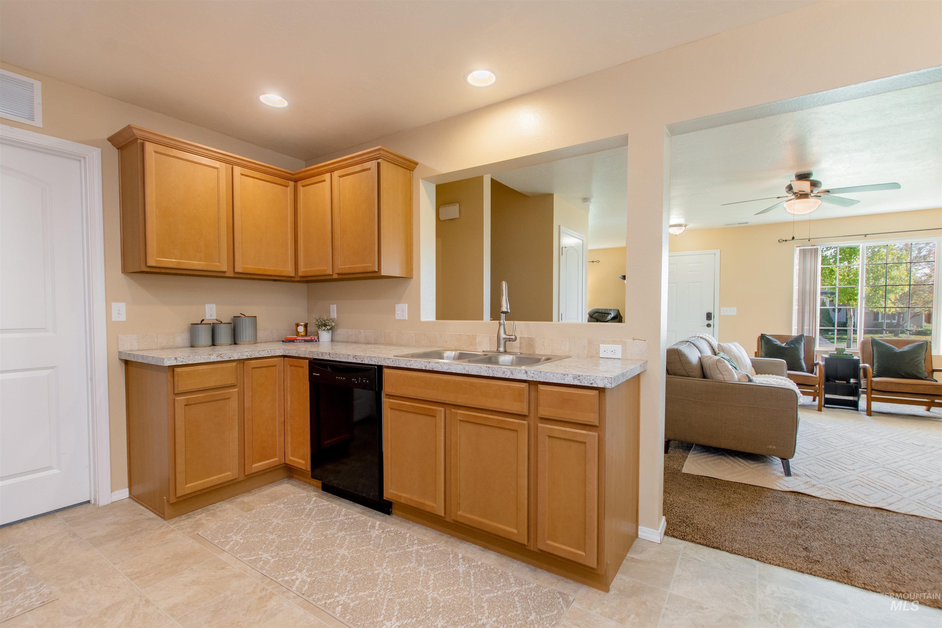 4253 S Overhill Way Property Photo 11