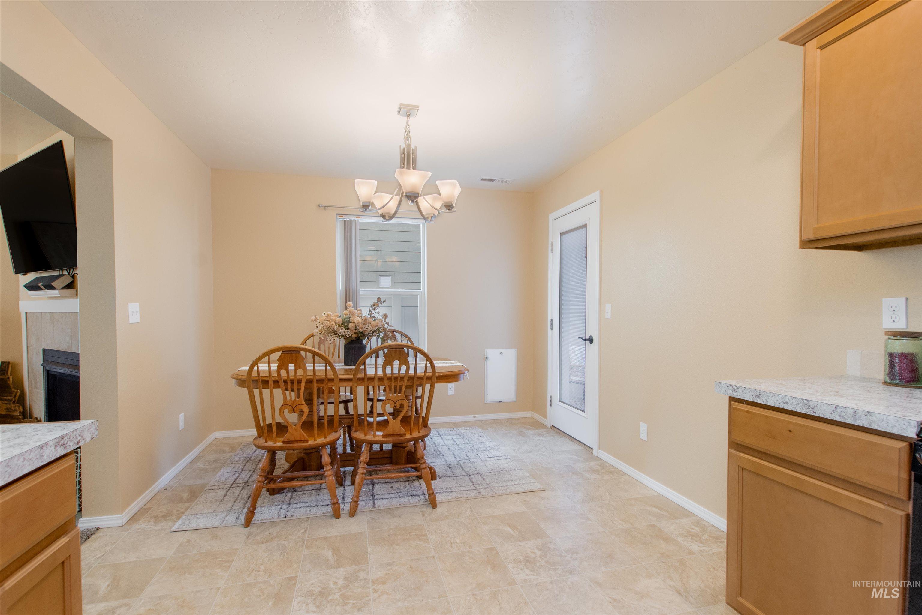 4253 S Overhill Way Property Photo 13