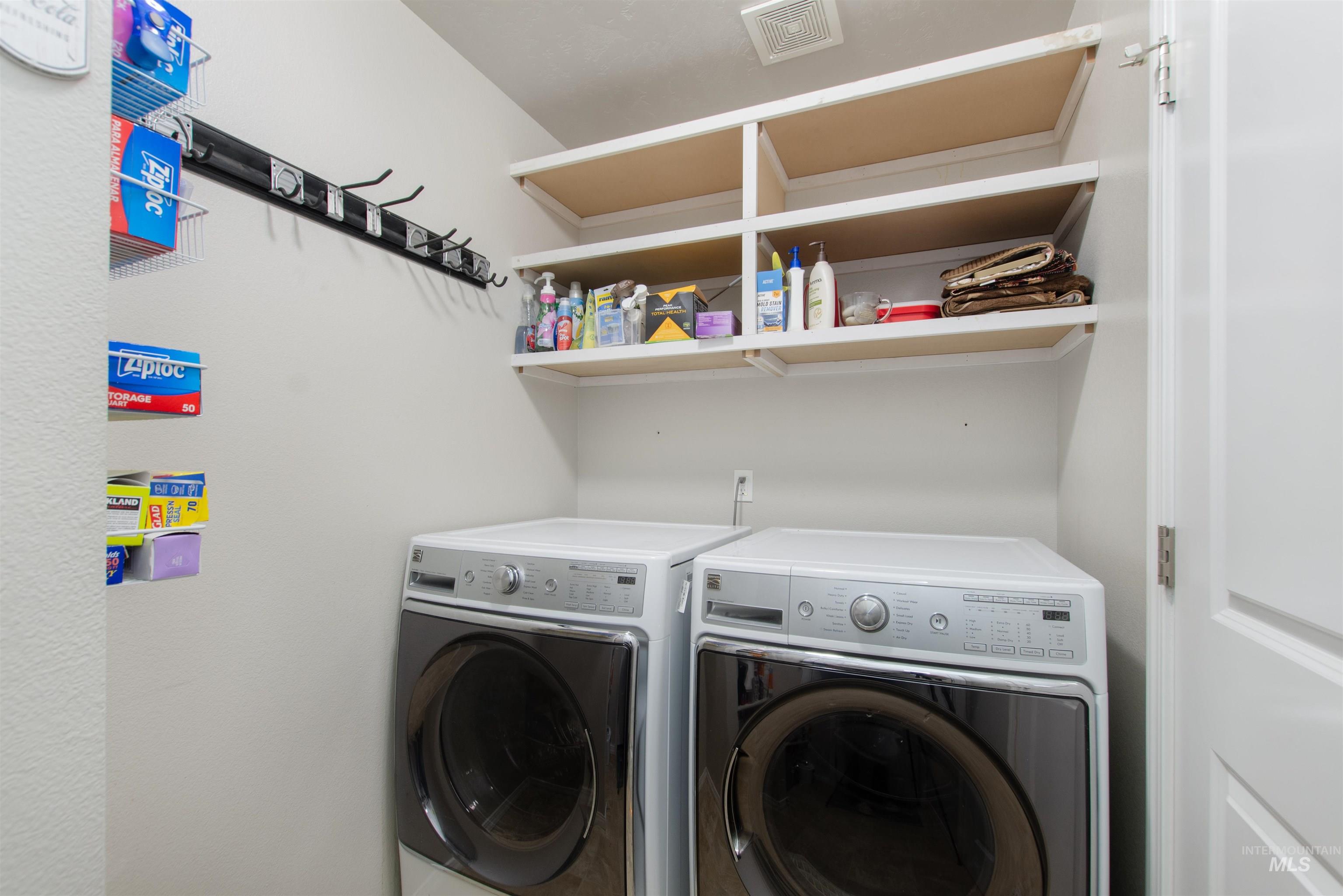 4253 S Overhill Way Property Photo 15