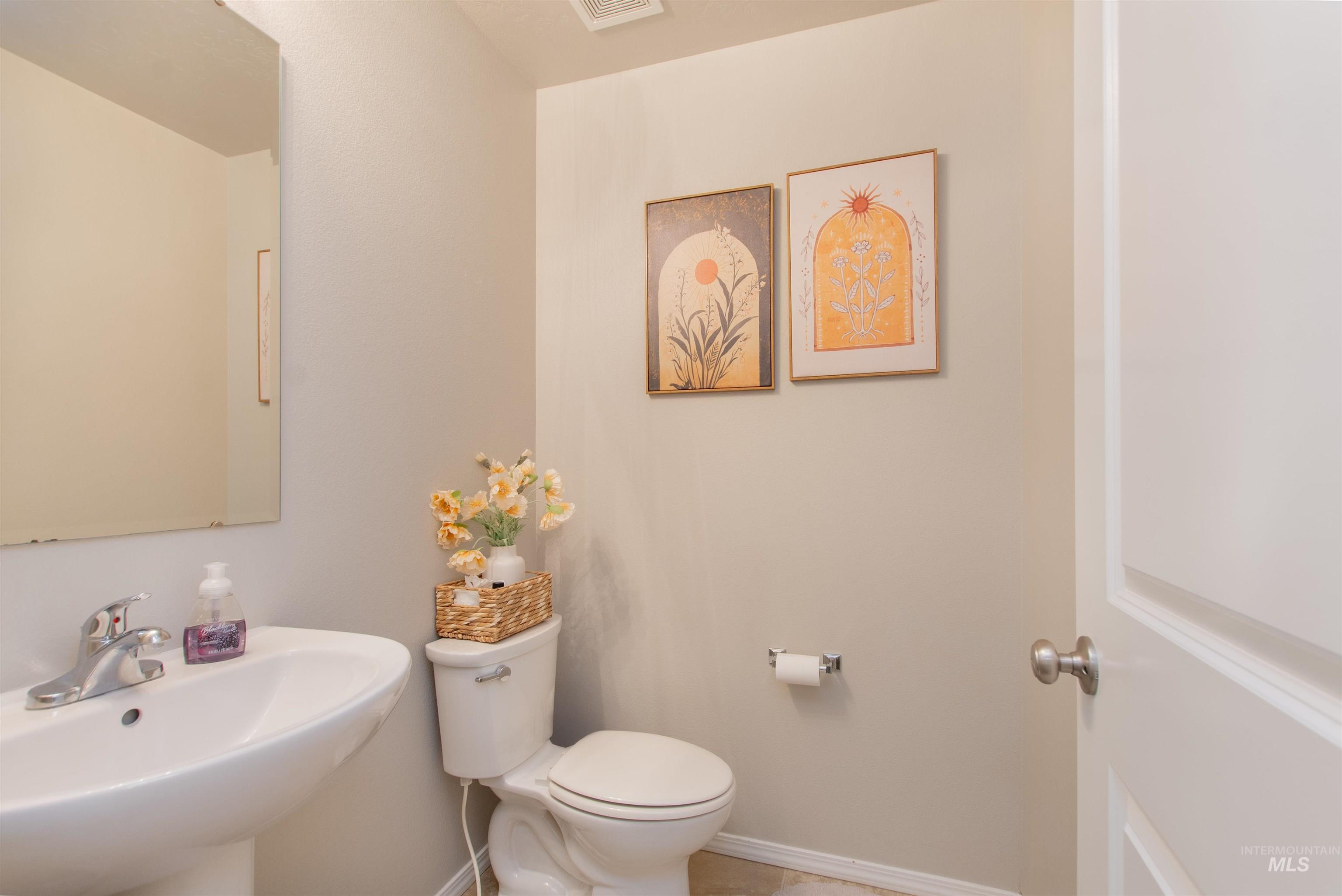 4253 S Overhill Way Property Photo 16