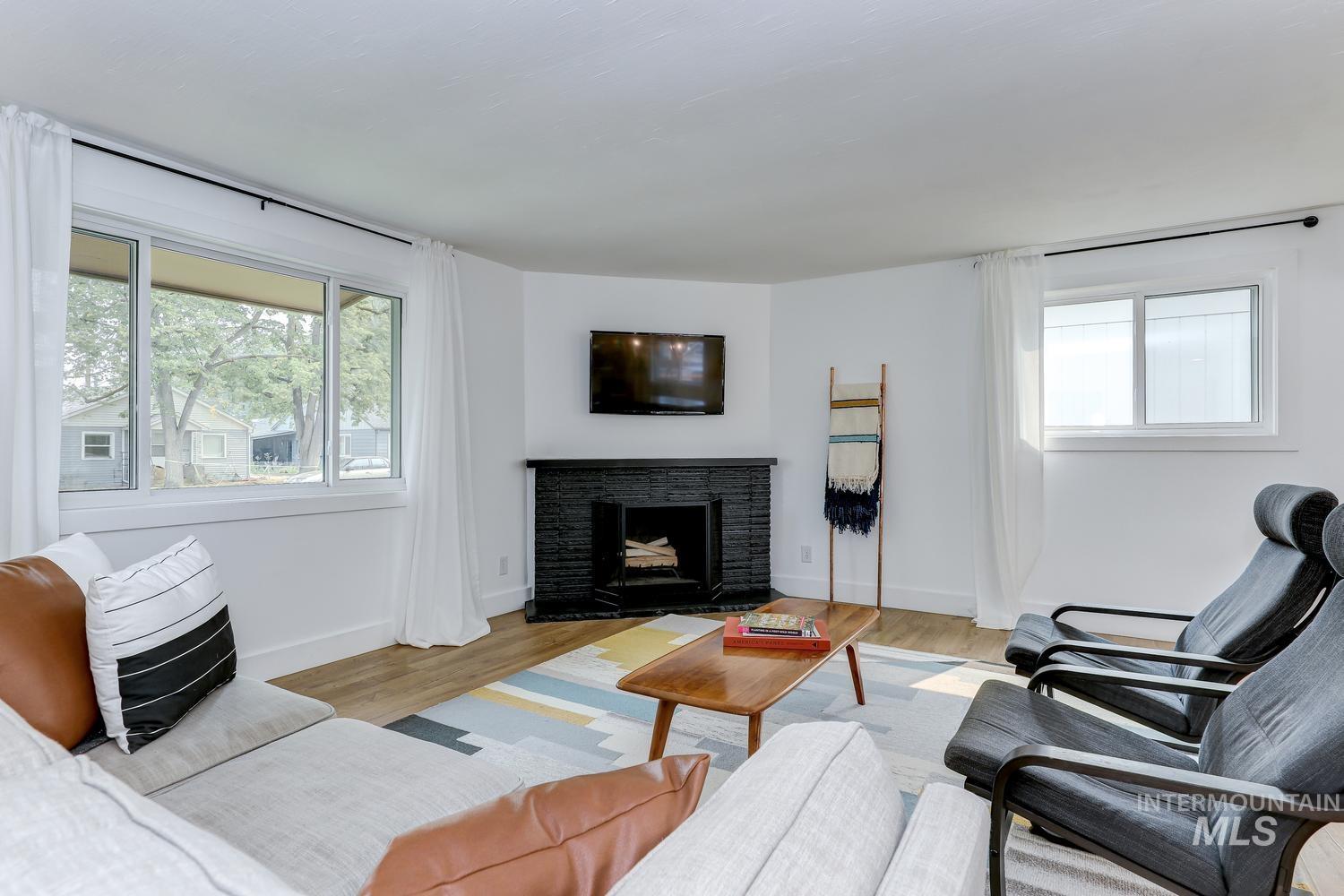 1709 S Abbs Property Photo 6