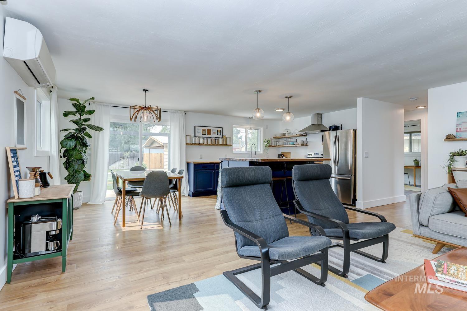 1709 S Abbs Property Photo 8
