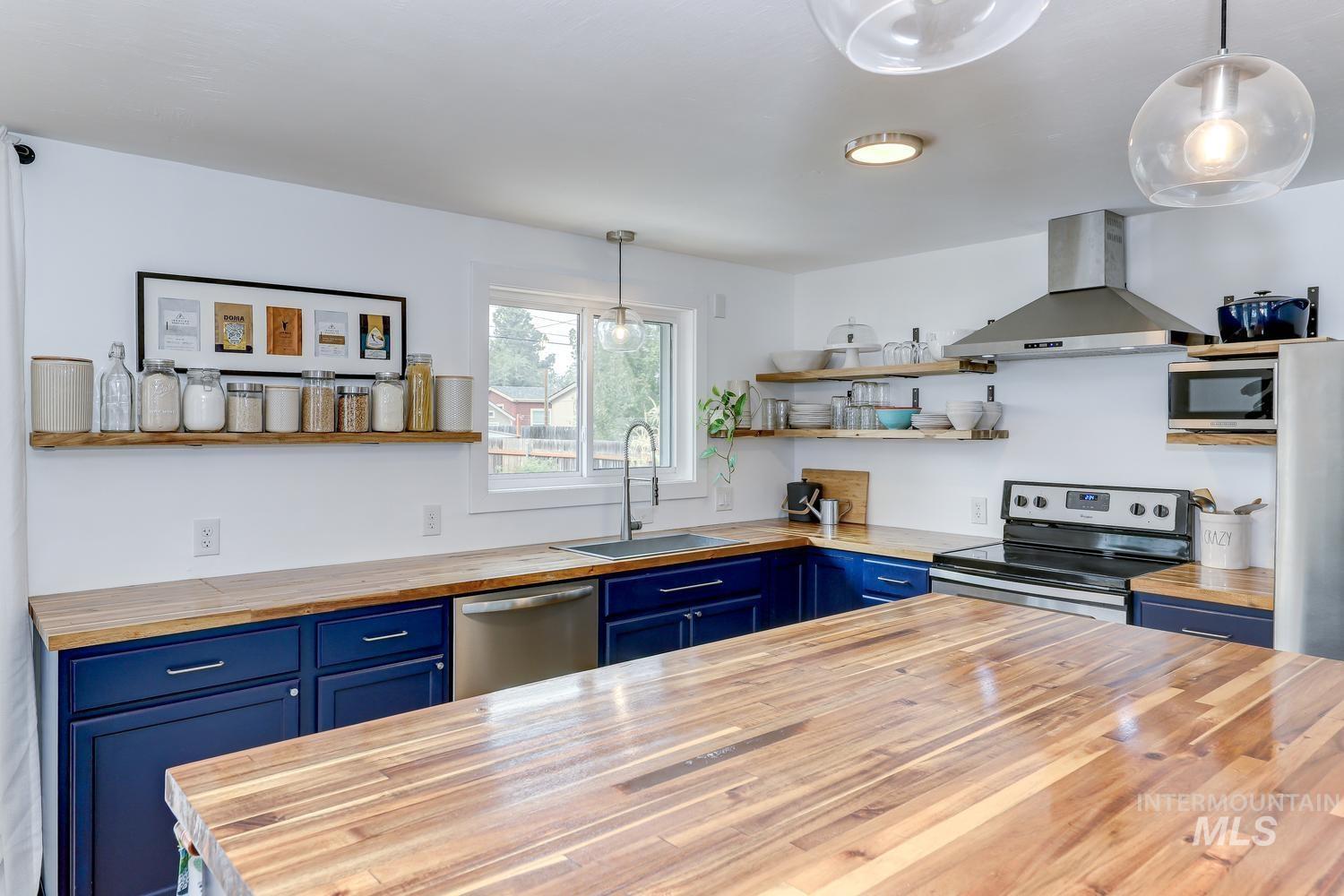 1709 S Abbs Property Photo 12