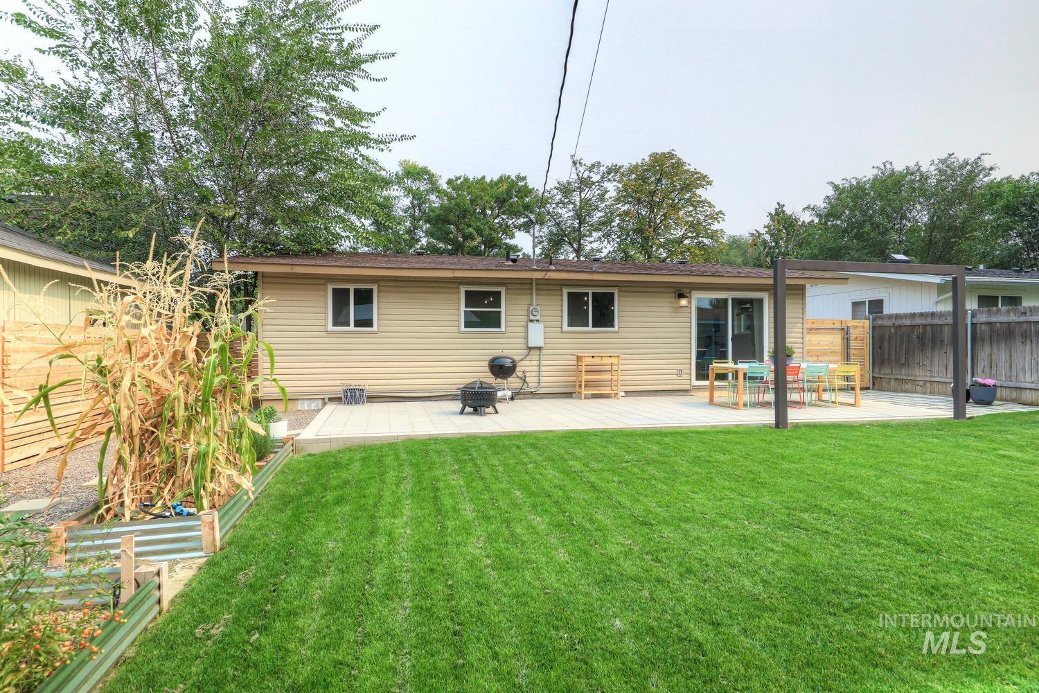 1709 S Abbs Property Photo 28
