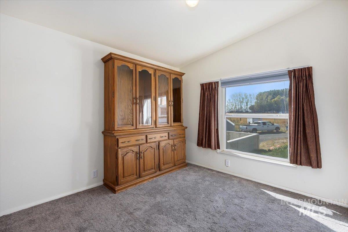 583 E 300 S Property Photo 28