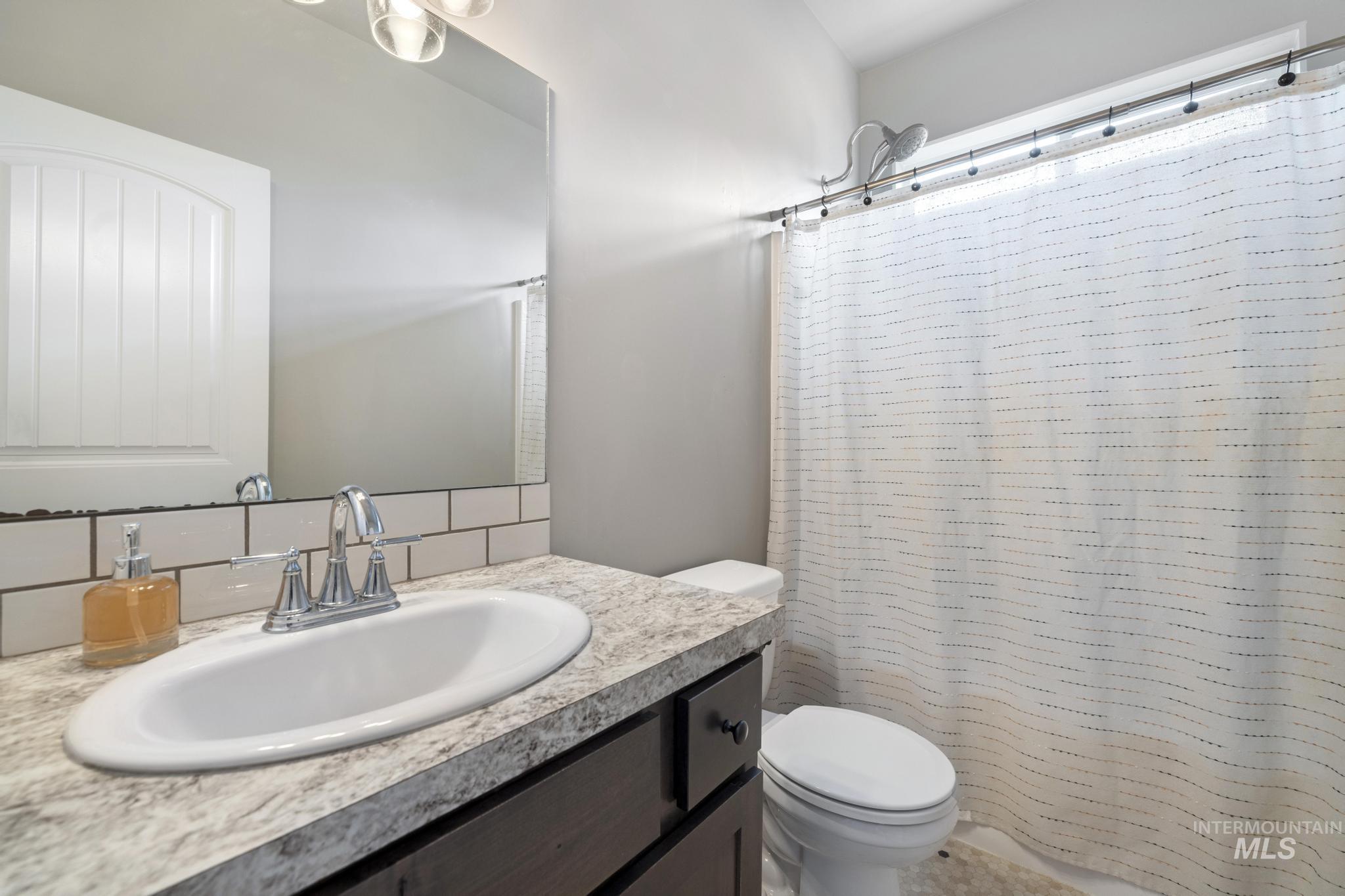 375 Joellen Dr. Property Photo 8