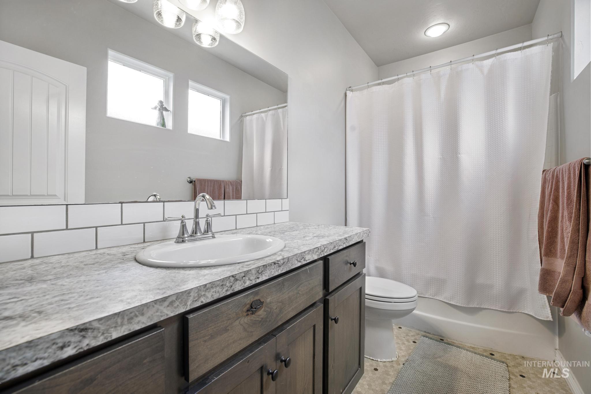 375 Joellen Dr. Property Photo 11