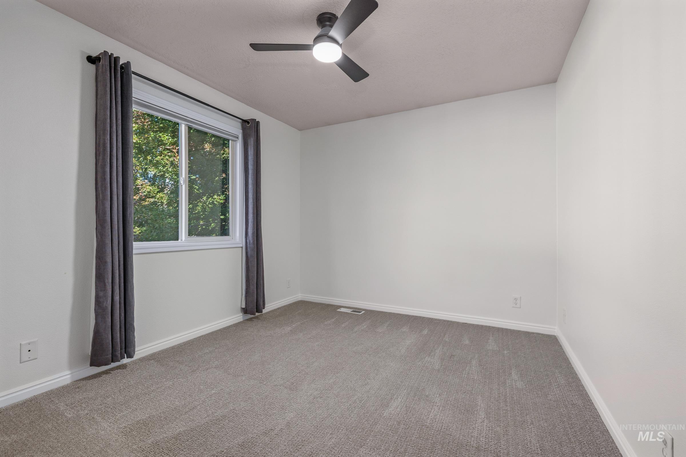 492 E Ridge Drive Property Photo 29