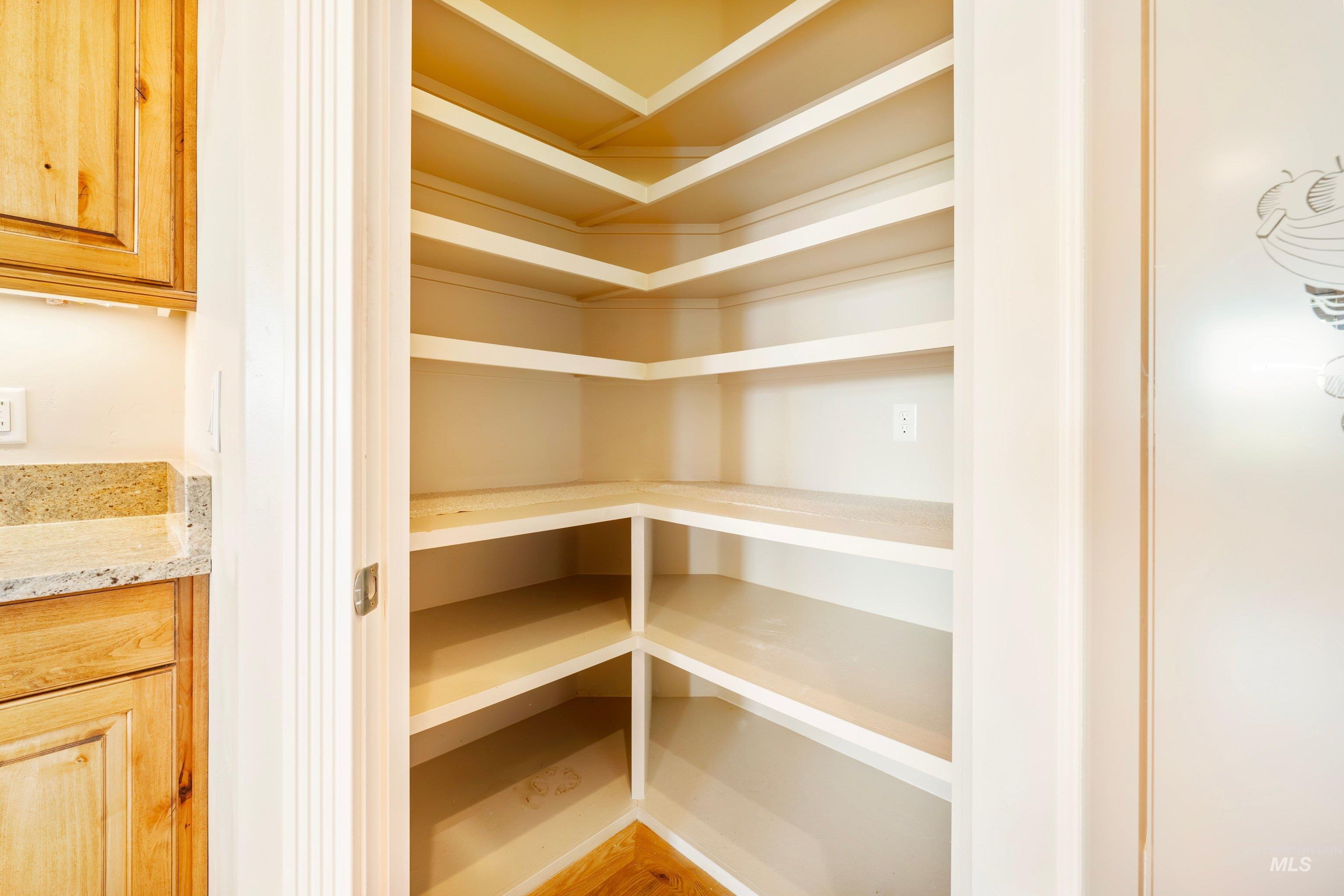 71 Arabian Way Property Photo 13