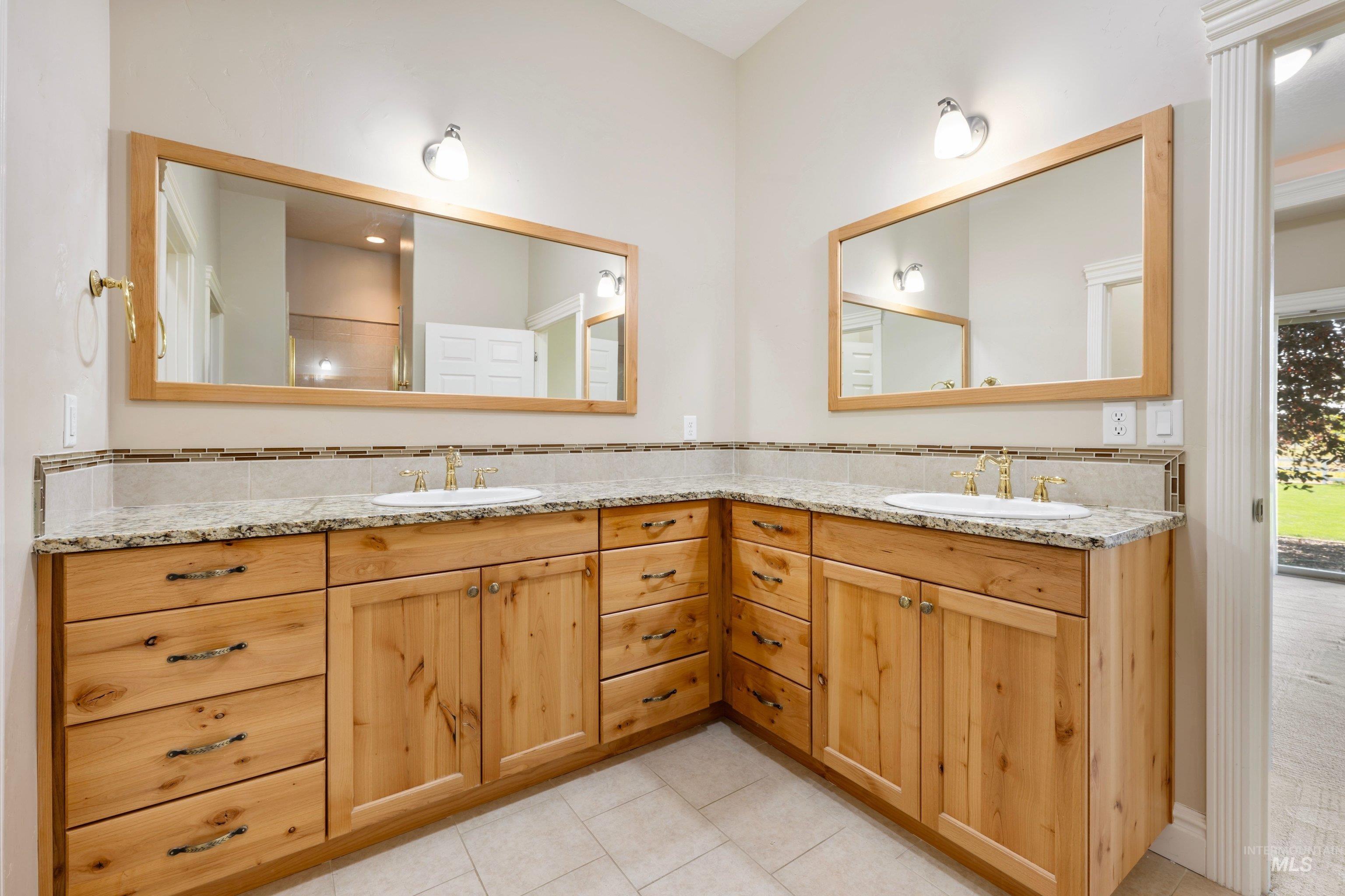 71 Arabian Way Property Photo 26