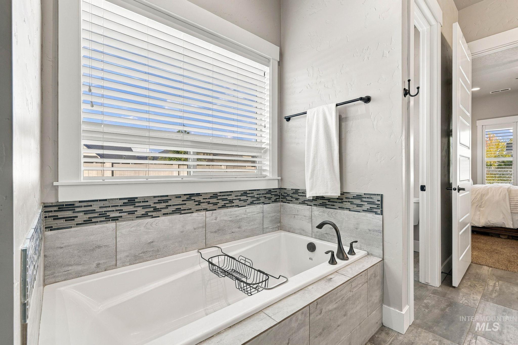 18104 N Treeline Ave. Property Photo 28