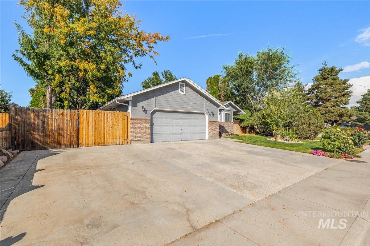 2947 S Garden St Property Photo 2