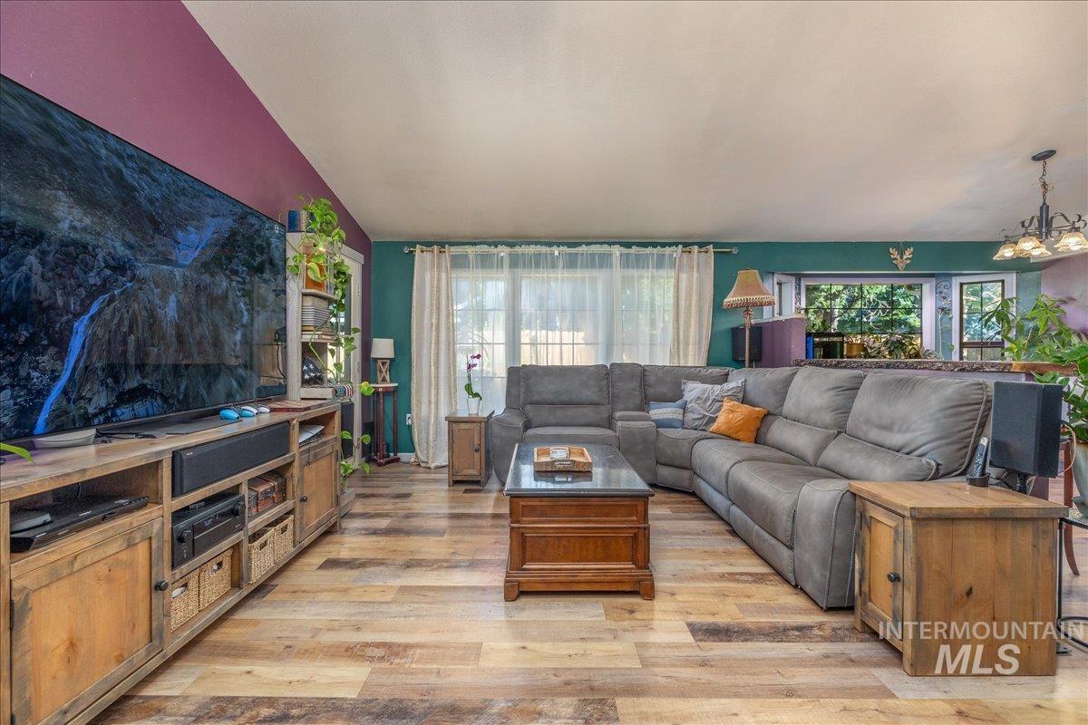 2947 S Garden St Property Photo 5