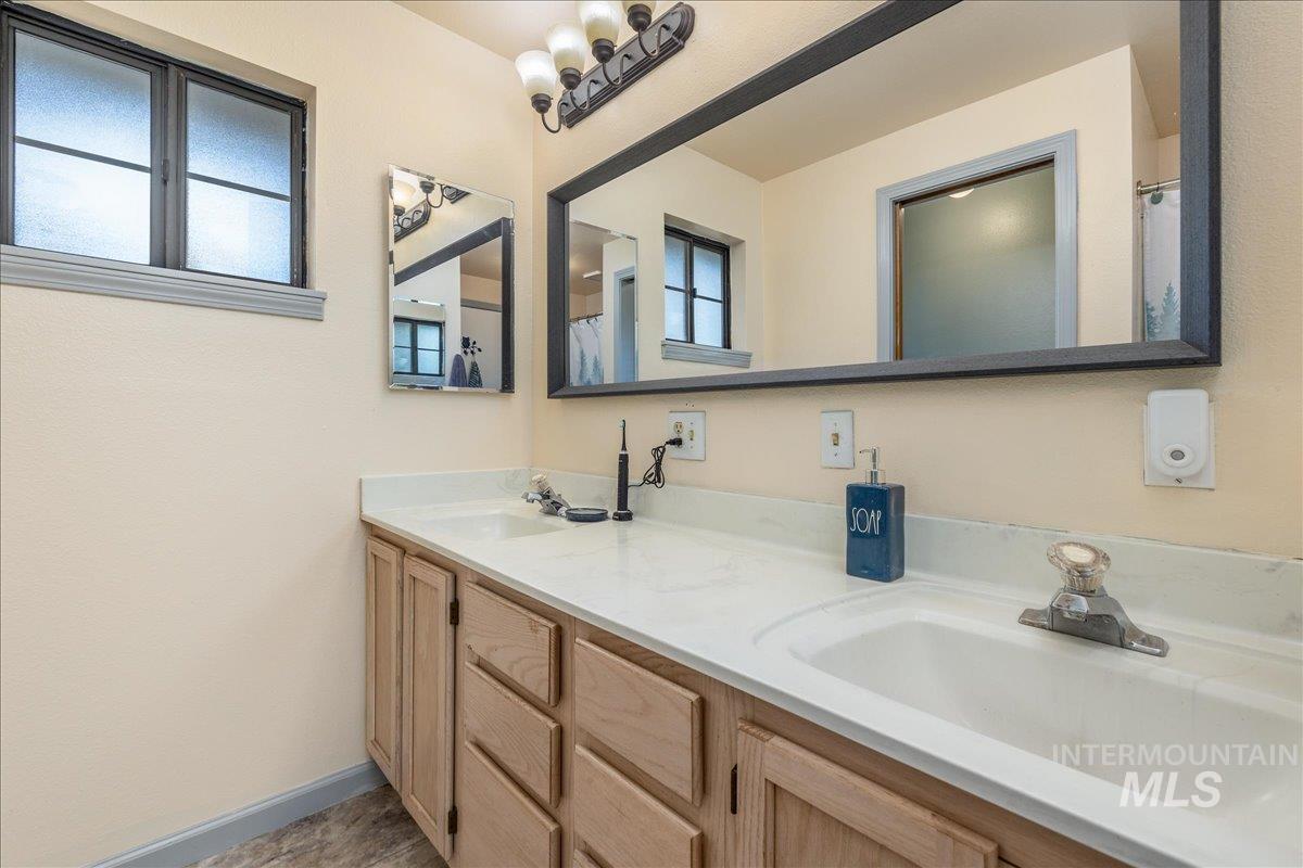 2947 S Garden St Property Photo 15