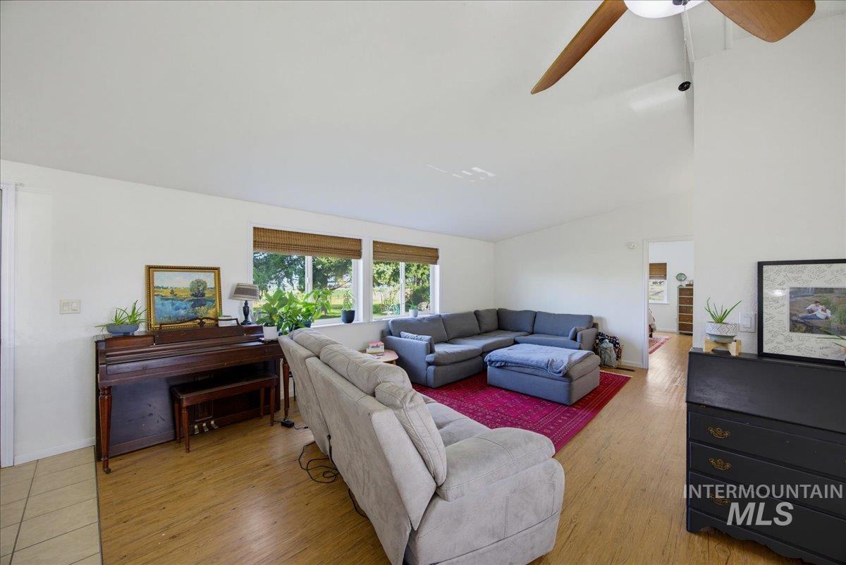 3880 1 Ln E Property Photo 8