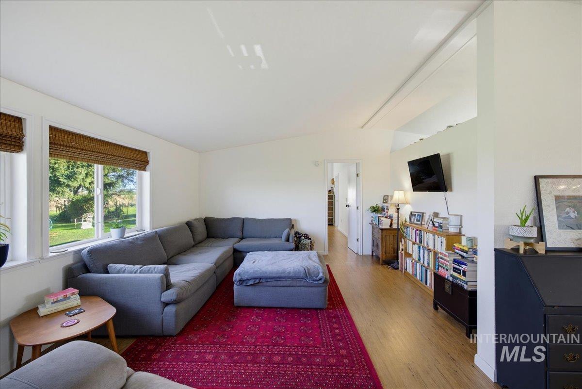 3880 1 Ln E Property Photo 9