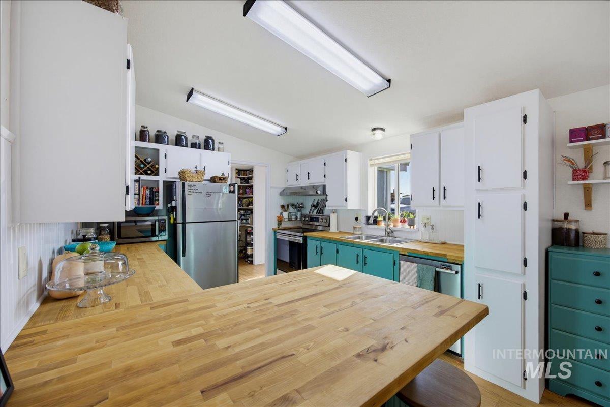3880 1 Ln E Property Photo 13