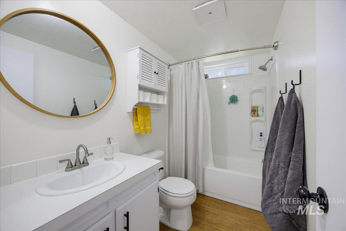 3880 1 Ln E Property Photo 23