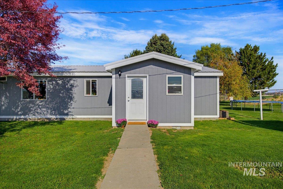 3880 1 Ln E Property Photo 26