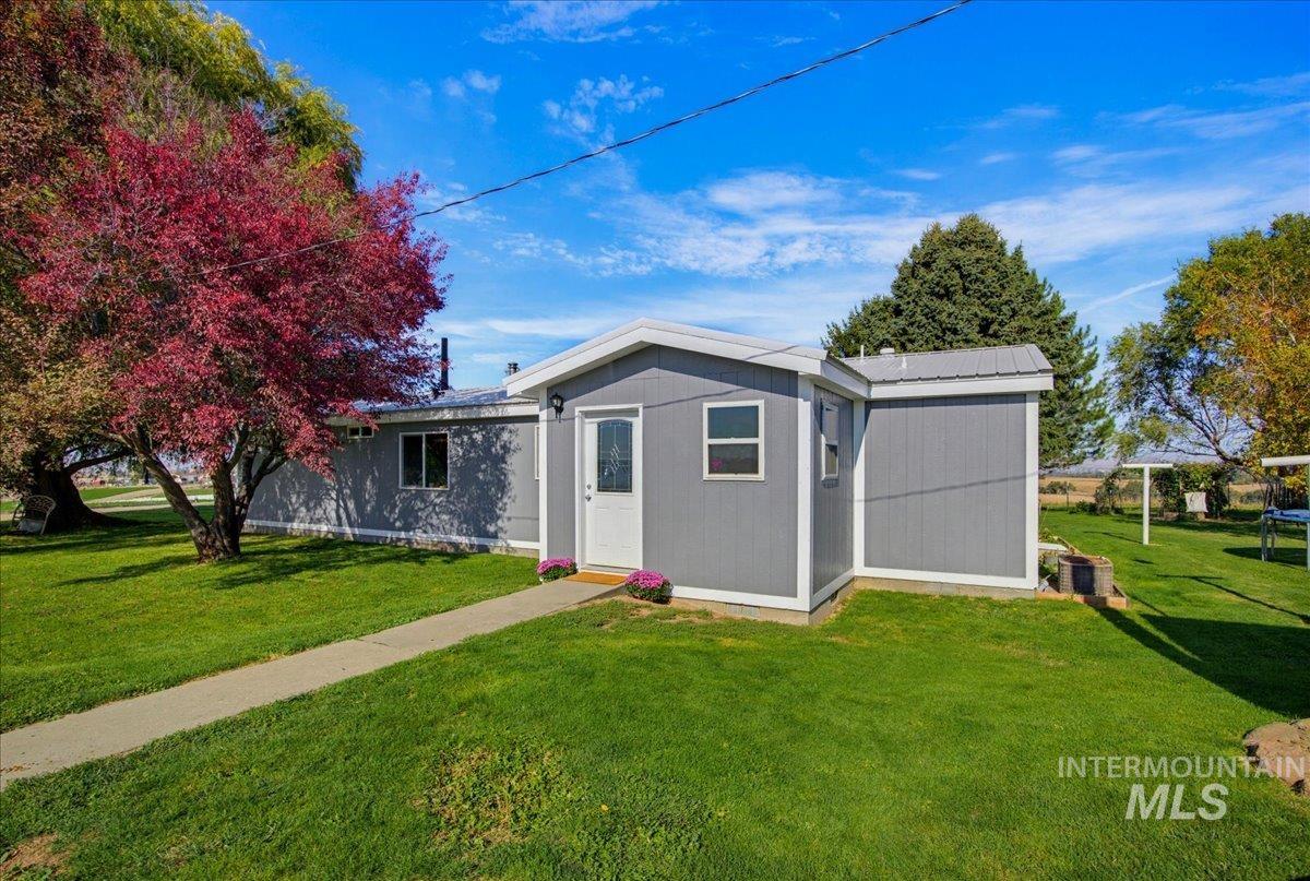 3880 1 Ln E Property Photo 27