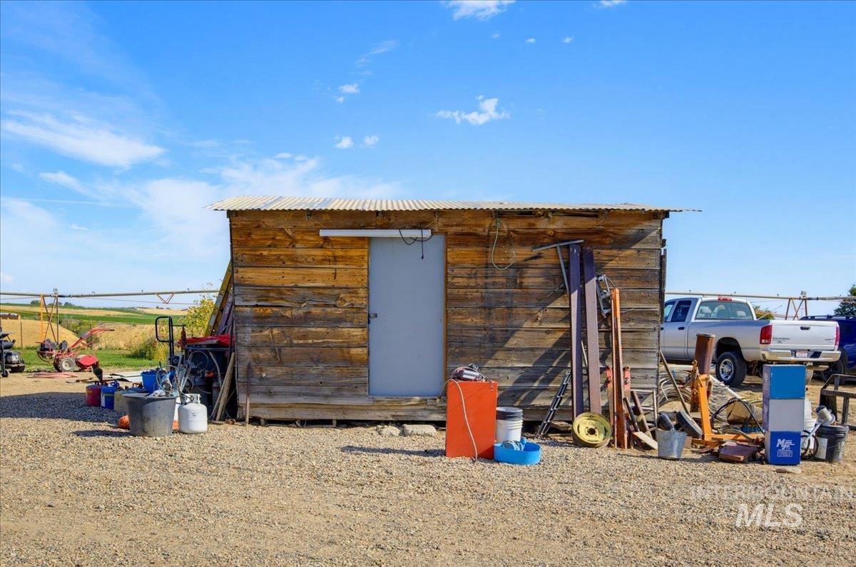 3880 1 Ln E Property Photo 41