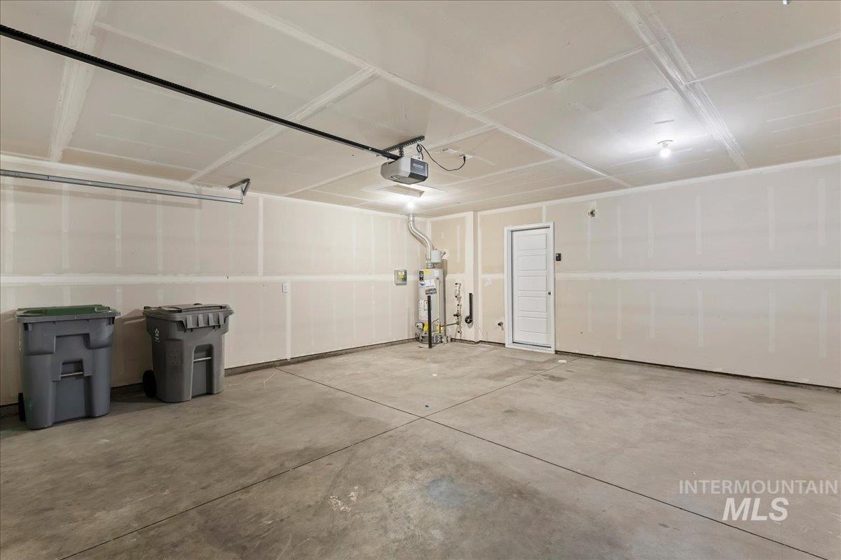 12437 W Victory Rd Property Photo 17