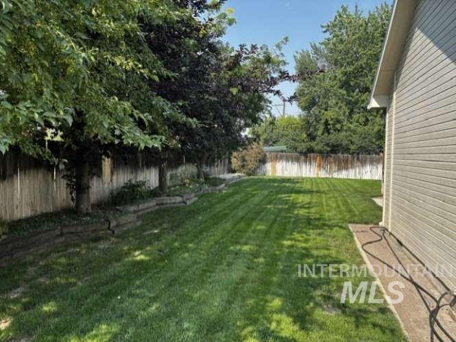 7023 W Everett St Property Photo 5