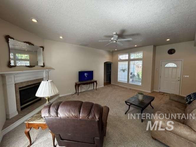 7023 W Everett St Property Photo 8