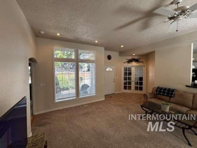 7023 W Everett St Property Photo 11