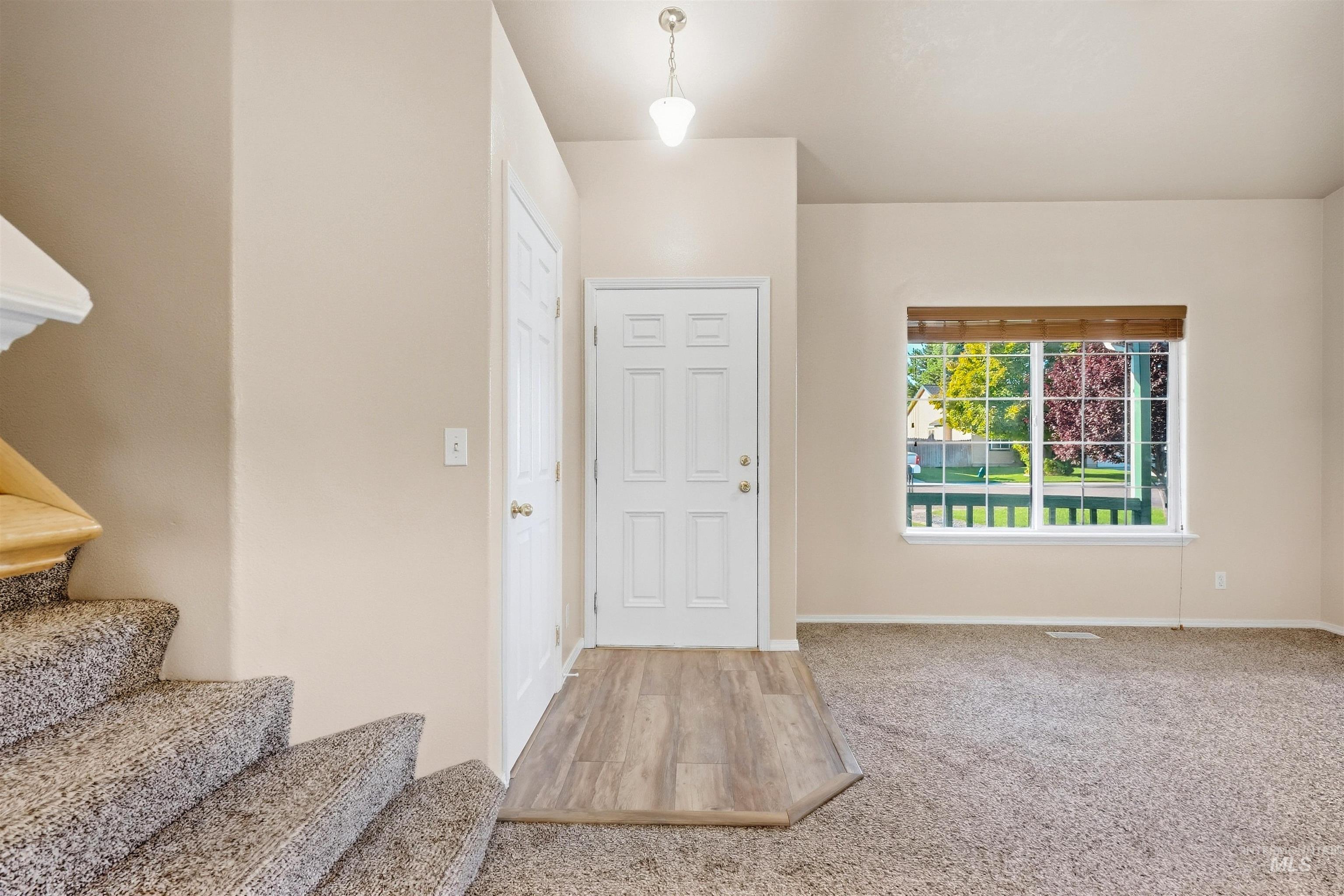 1209 Gold Creek Dr Property Photo 2