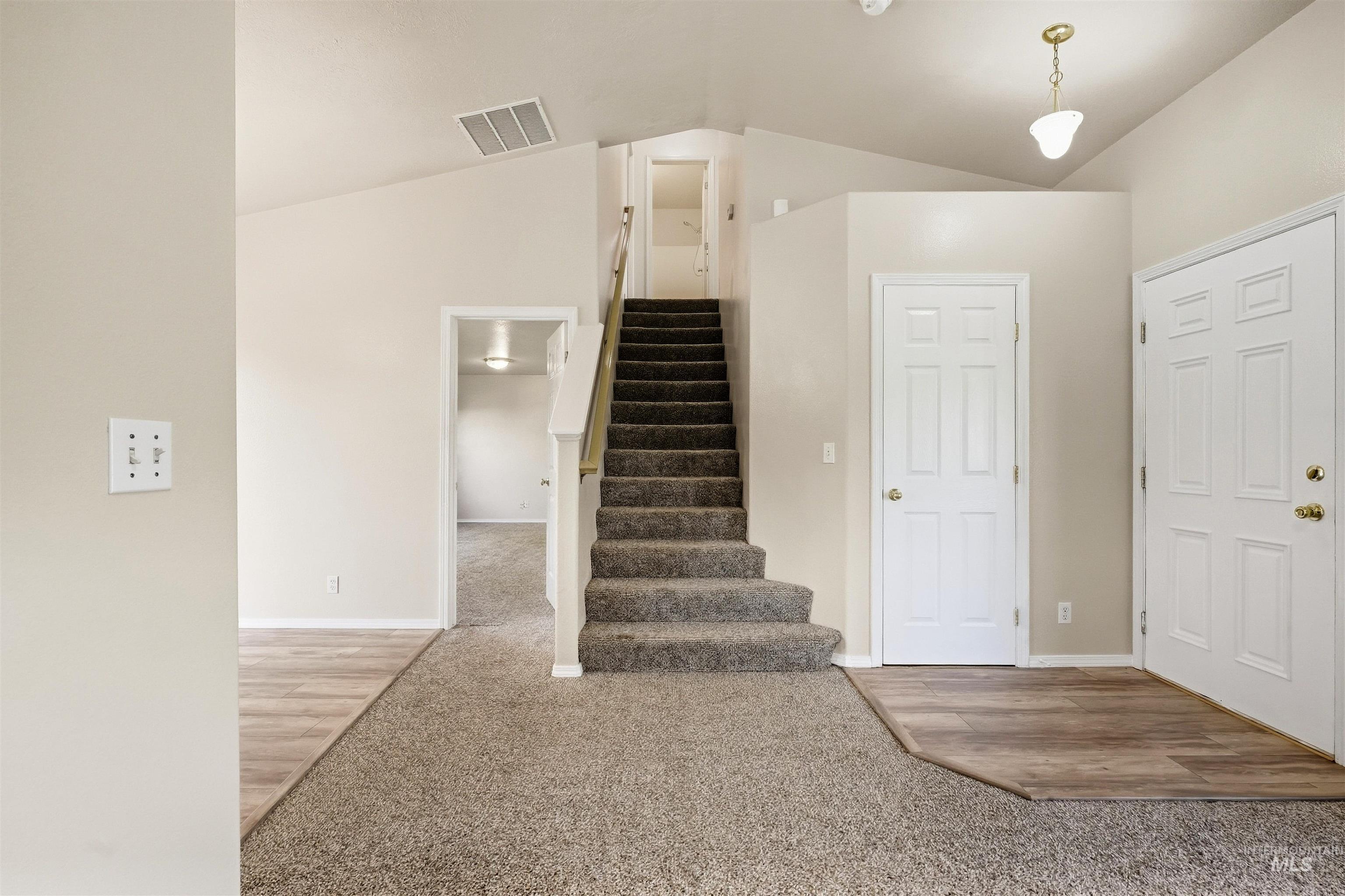 1209 Gold Creek Dr Property Photo 5