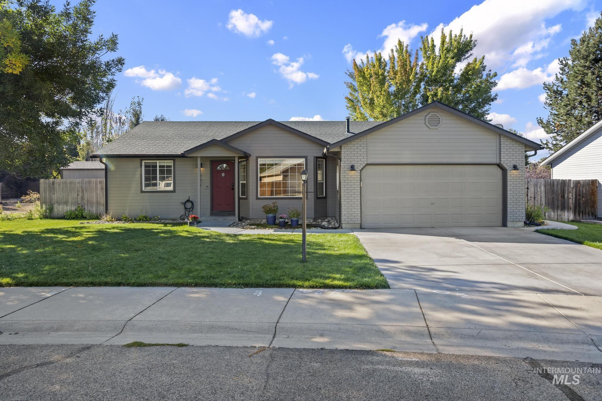 1221 W Waltman Dr Property Photo 1