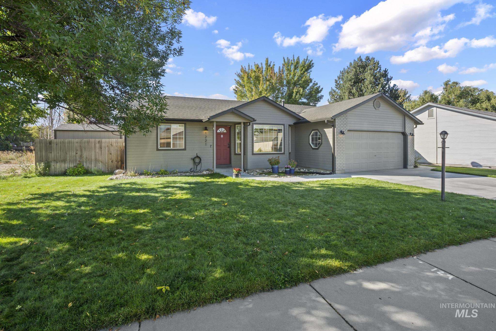 1221 W Waltman Dr Property Photo 2