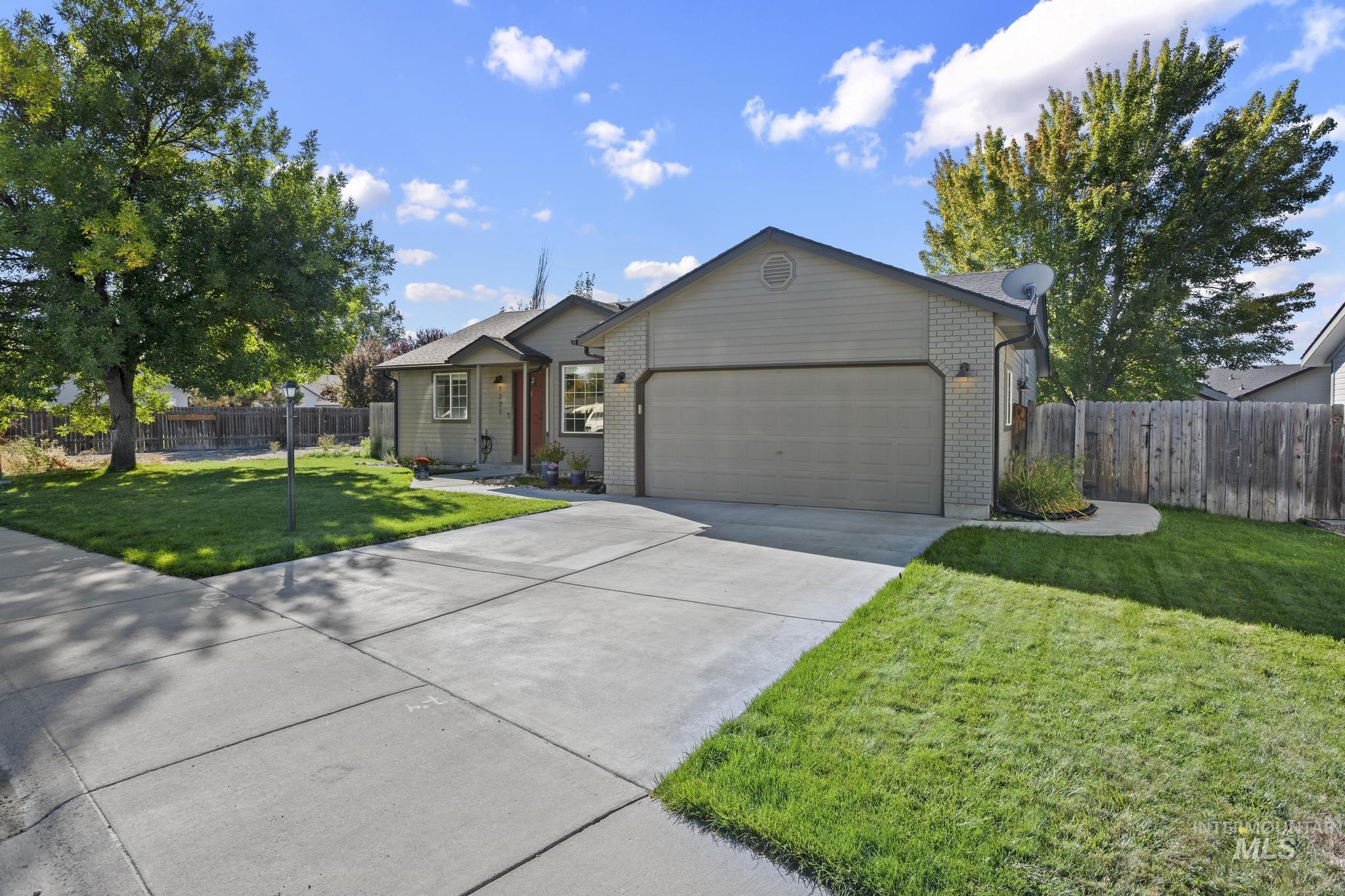 1221 W Waltman Dr Property Photo 3
