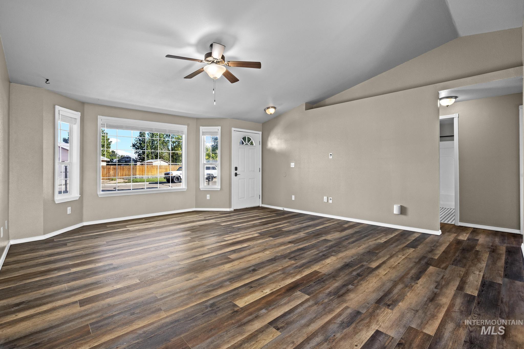 1221 W Waltman Dr Property Photo 5