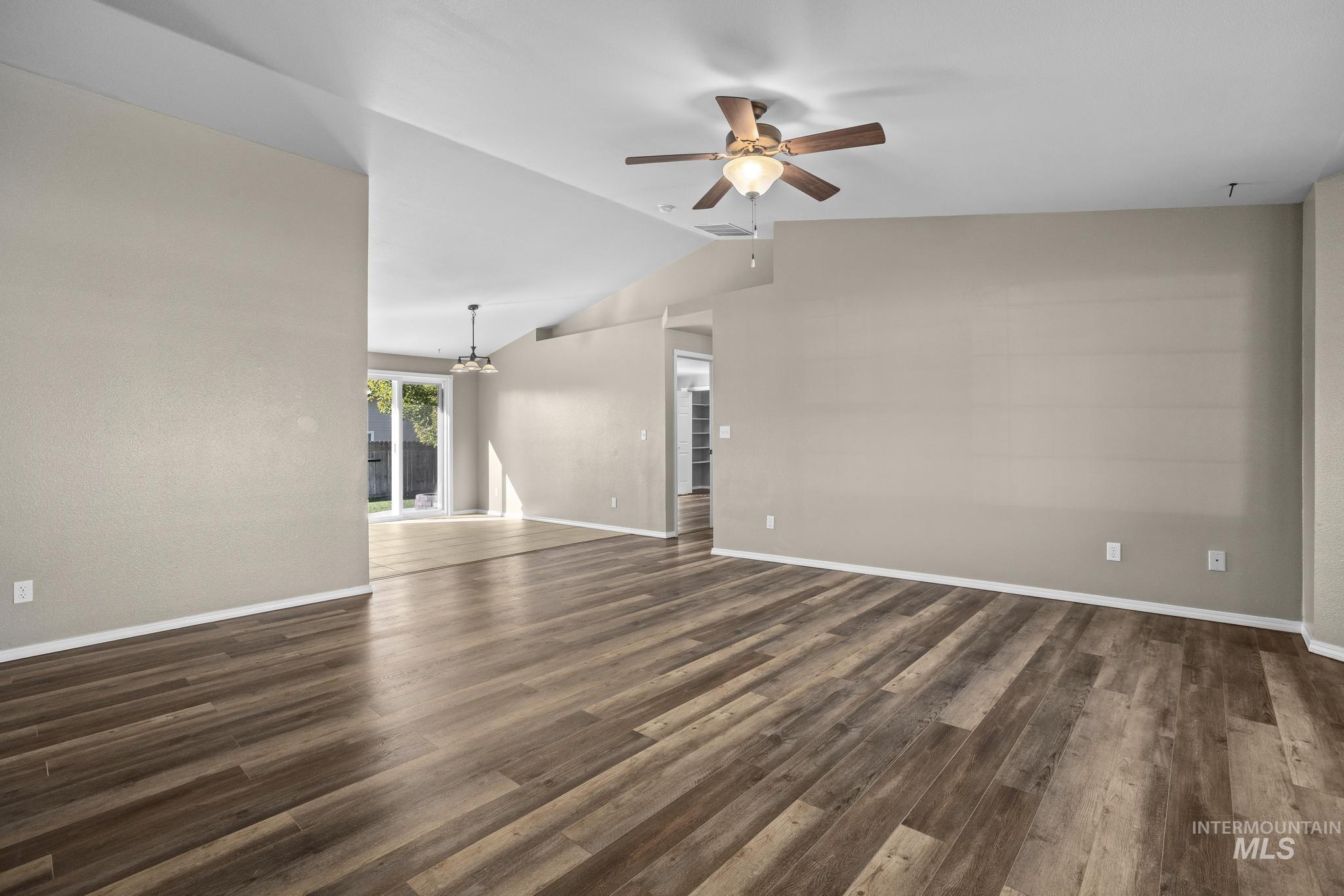1221 W Waltman Dr Property Photo 6