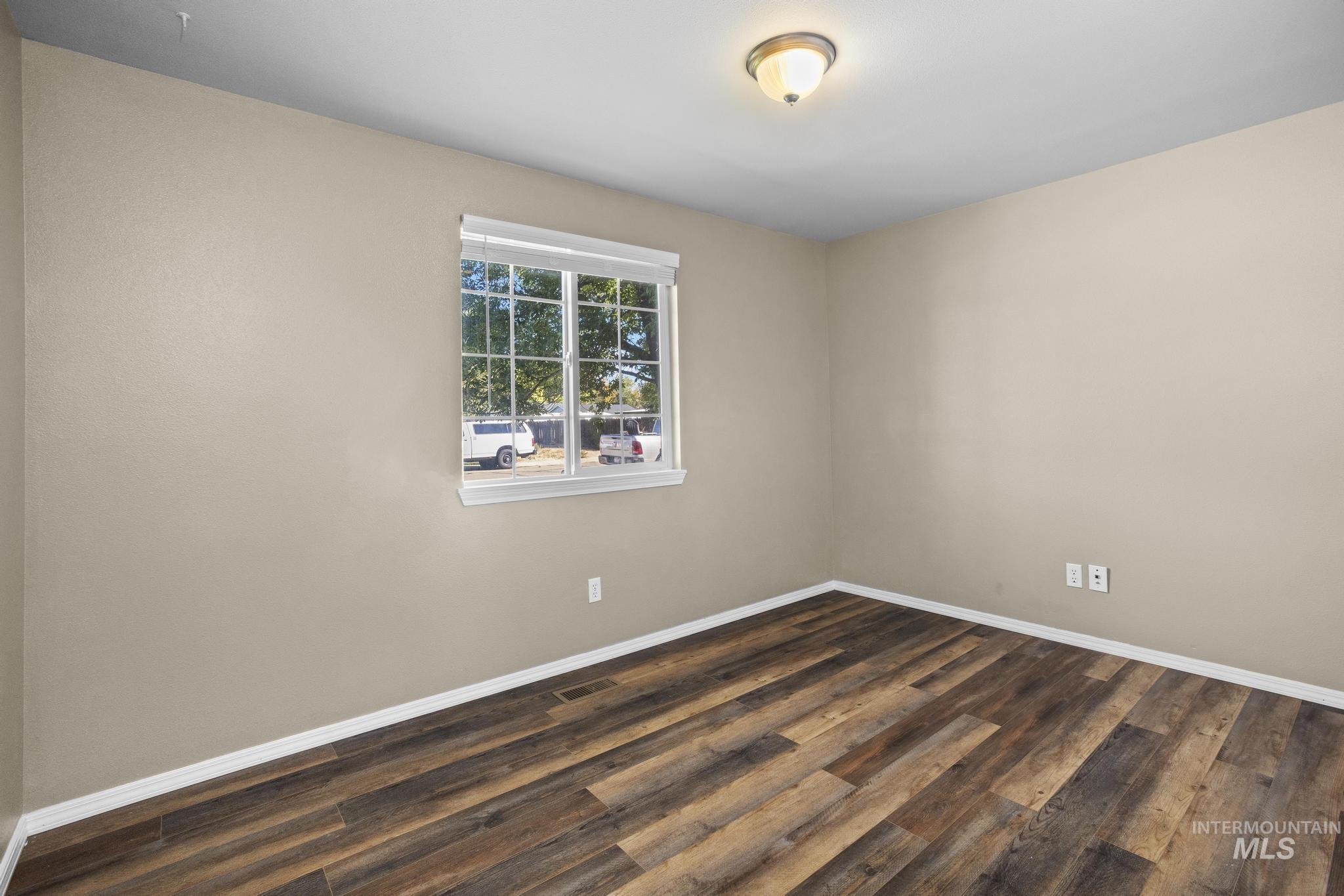 1221 W Waltman Dr Property Photo 23